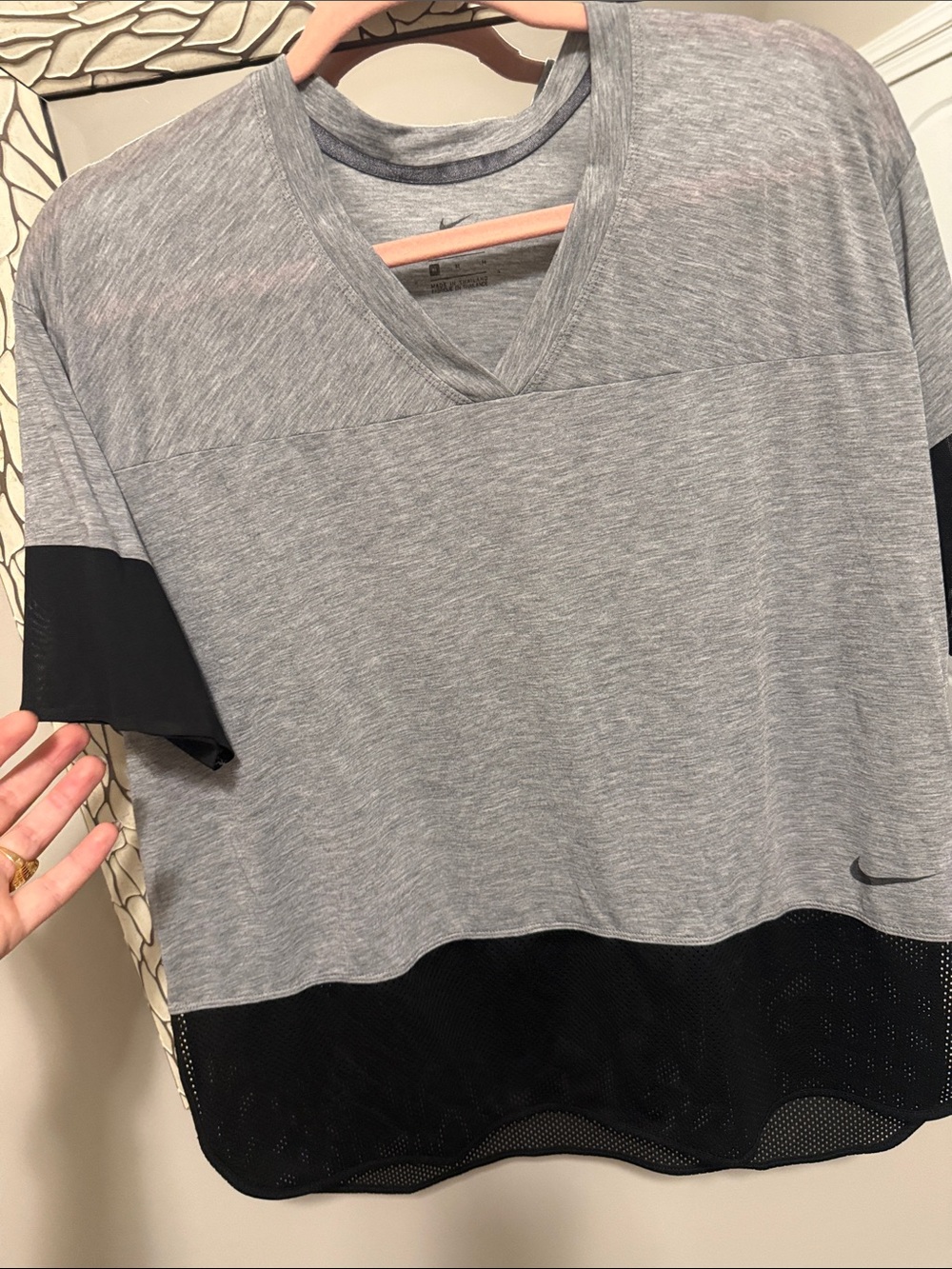 Nike Light Gray and Black Short Sleeve V-Neck Performance Top dri size M